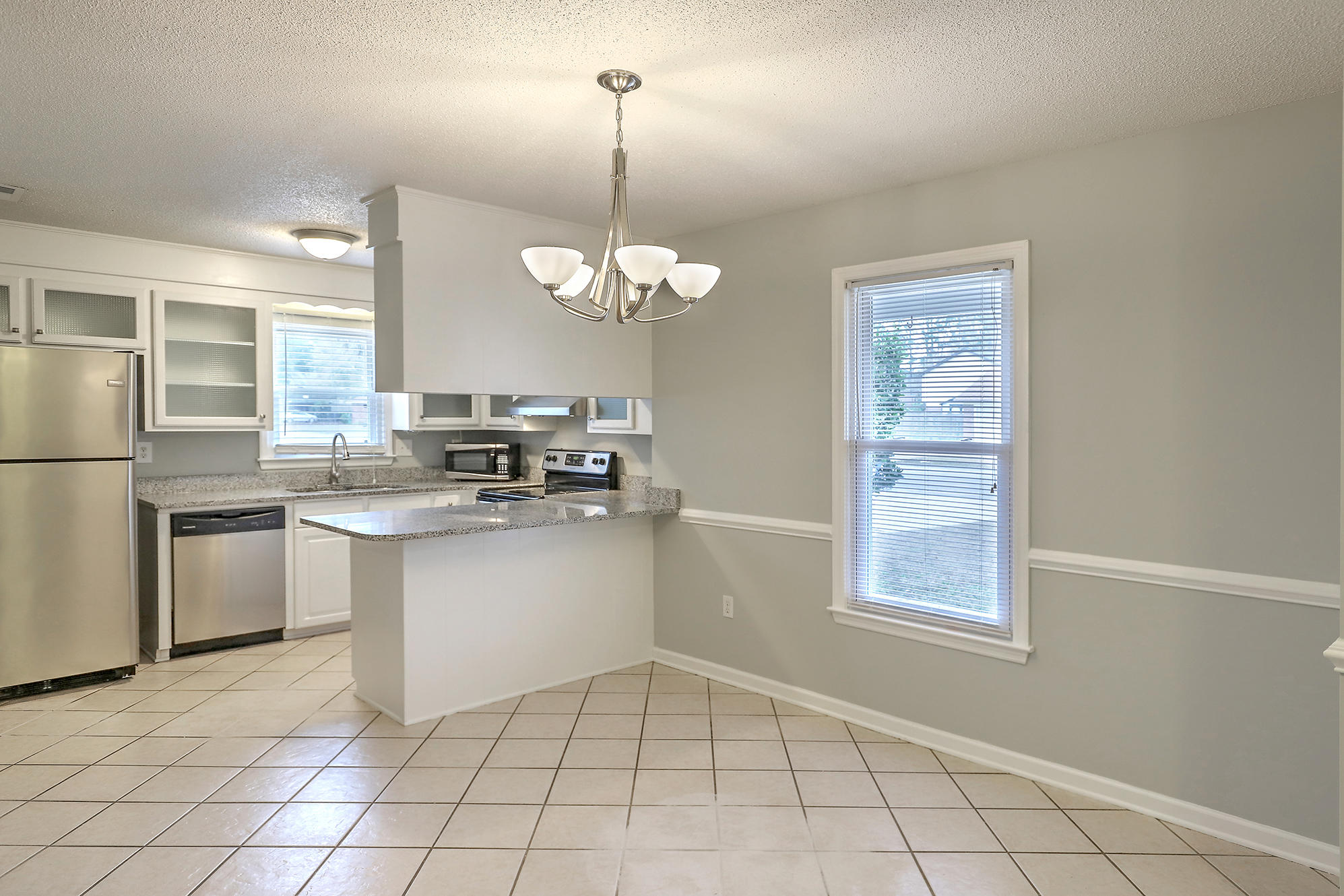 212 Longleaf Road Summerville, SC 29486 - Photo 7 of 33 IMG_0569_70_71