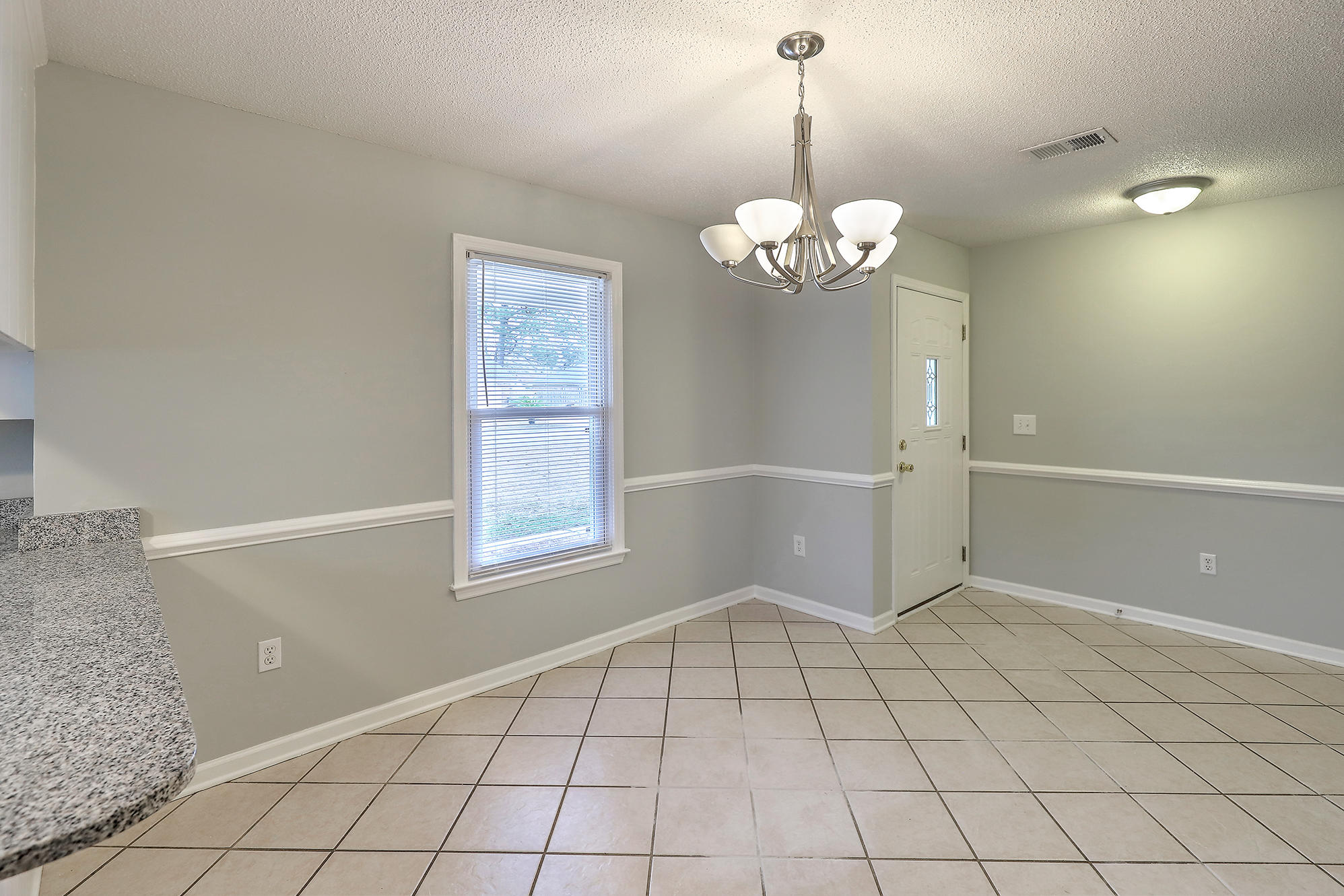 212 Longleaf Road Summerville, SC 29486 - Photo 8 of 33 IMG_0572_3_4