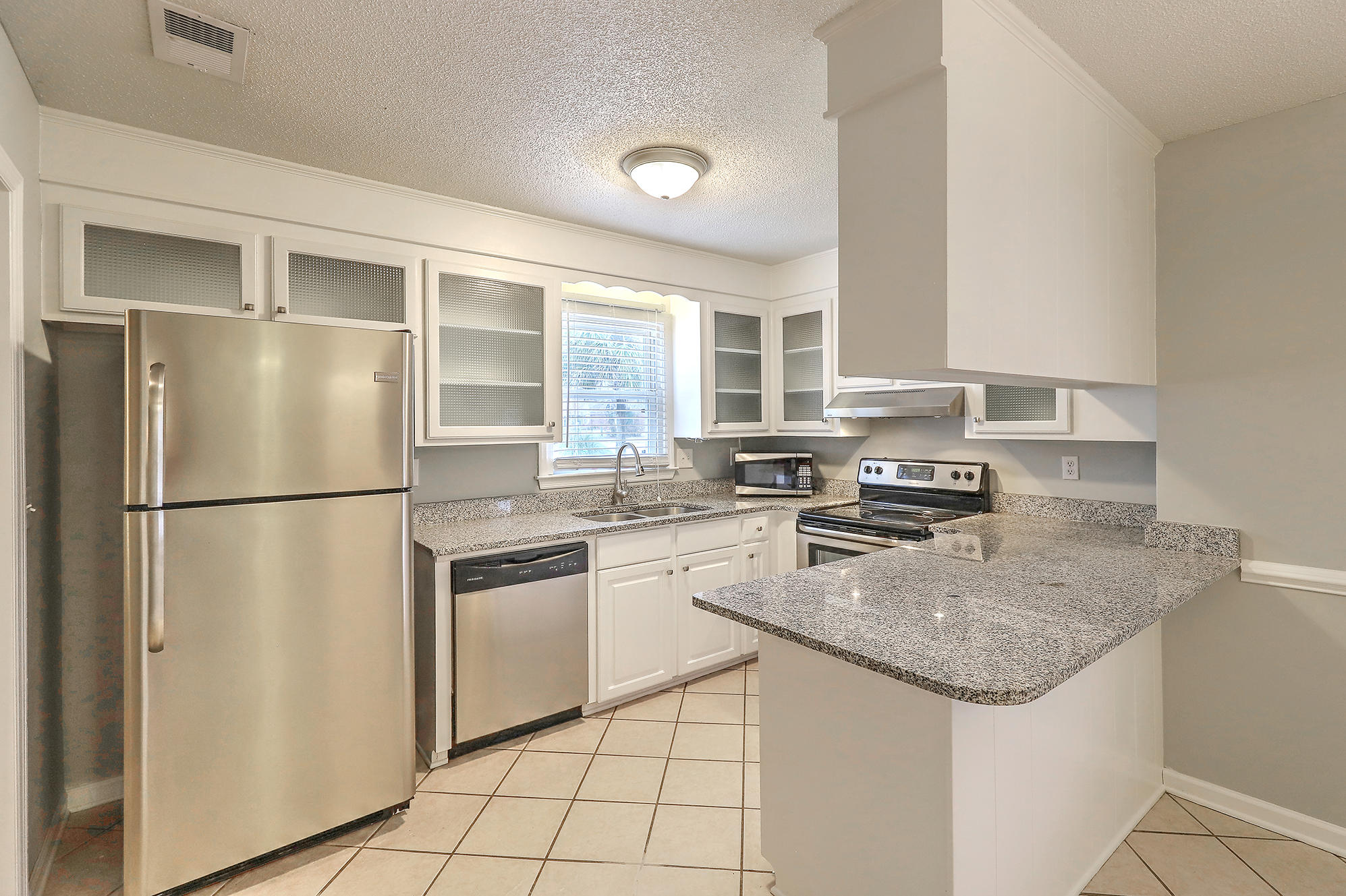 212 Longleaf Road Summerville, SC 29486 - Photo 10 of 33 IMG_0578_79_80