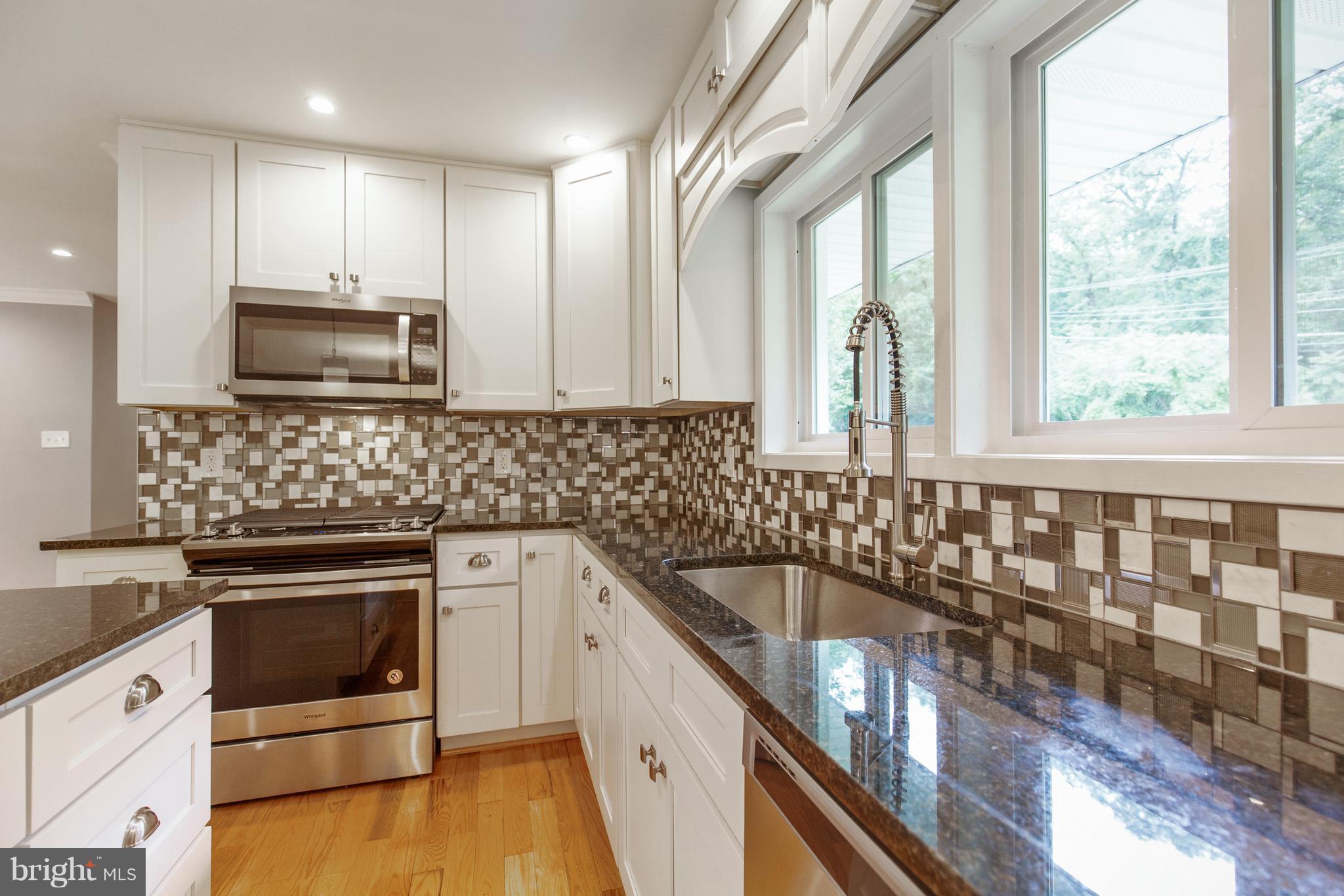 6911 Fort Hunt Road Alexandria, VA 22307 - Photo 4 of 30 Kitchen