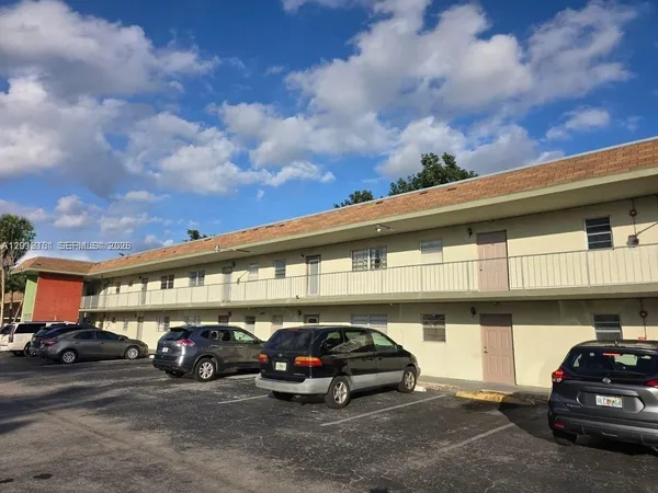$1,750 | 609 South State Road 7, Unit 2D, Margate, FL 33068