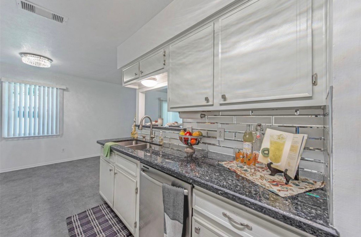 1102 East Rutgers Lane Deer Park, TX 77536 - Photo 11 of 22