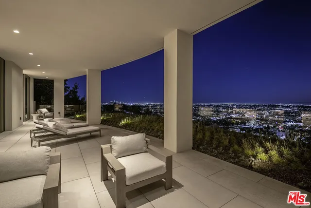 $72,500,000 | 9006 Thrasher Avenue, Los Angeles, CA 90069