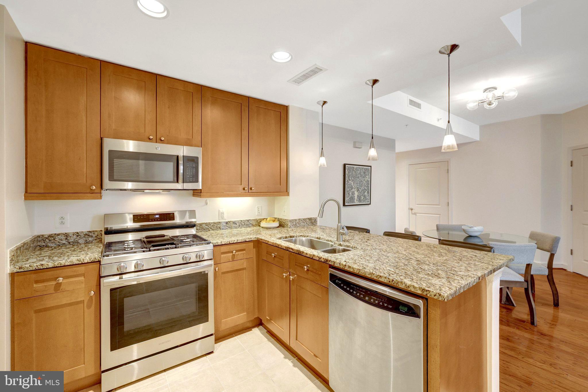 11990 Market Street, Unit 818 Reston, VA 20190 - Photo 15 of 55 Great counter Space