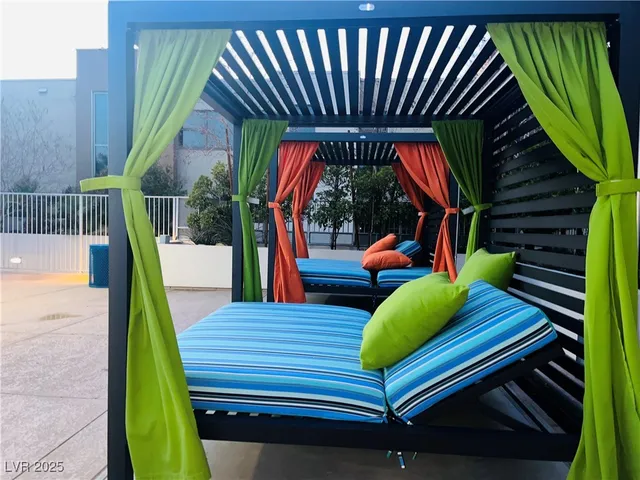 $2,575 | 353 East Bonneville Avenue, Unit 571, Las Vegas, NV 89101