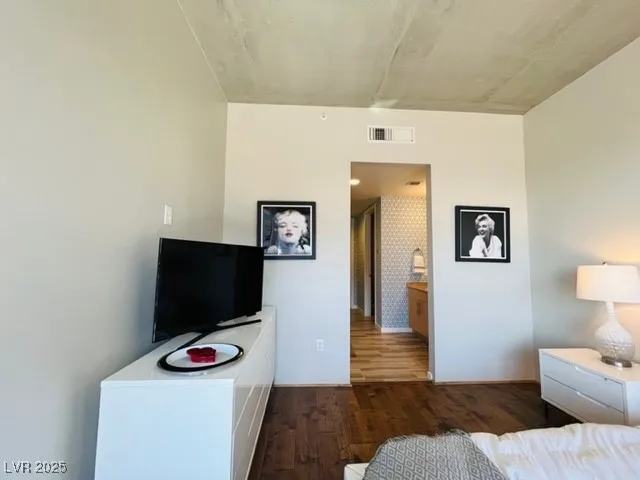 $2,575 | 353 East Bonneville Avenue, Unit 571, Las Vegas, NV 89101