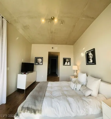 $2,575 | 353 East Bonneville Avenue, Unit 571, Las Vegas, NV 89101