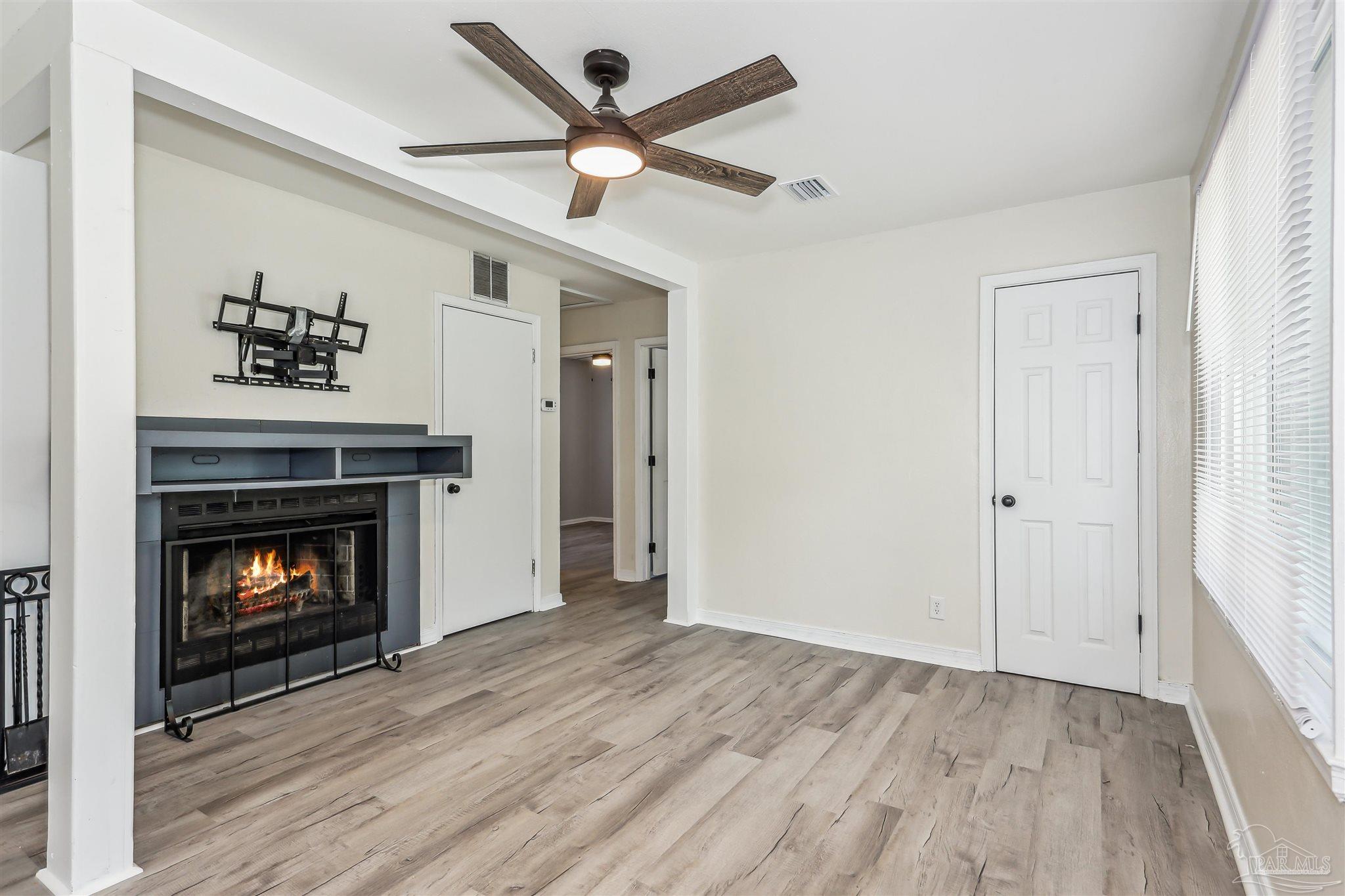 106 Payne Road Pensacola, FL 32507 - Photo 5 of 27