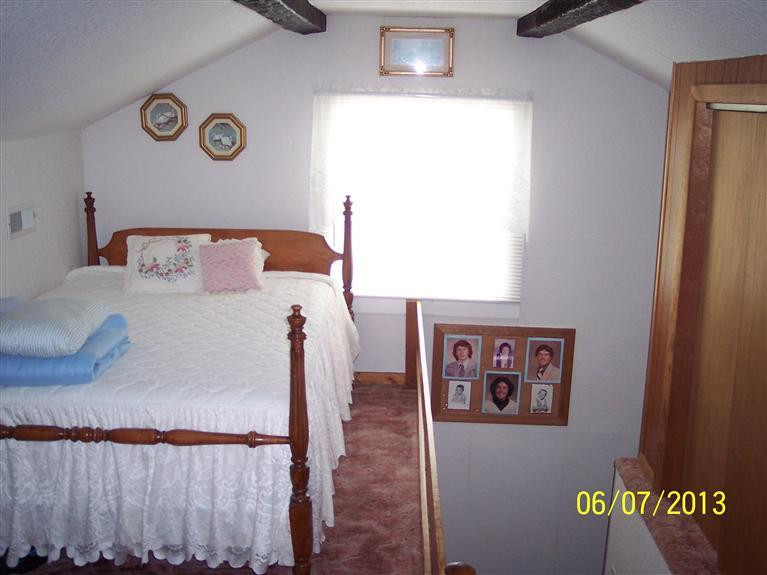 428 Larue Road Paris, KY 40361 - Photo 9 of 15 2nd upstairs bedroom