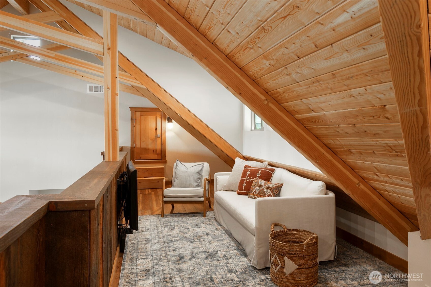 14341 Highway 106 Belfair, WA 98528 - Photo 26 of 40 a view of entryway