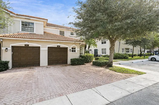$609,500 | 16088 Poppy Seed Circle, Unit 304, Delray Beach, FL 33484