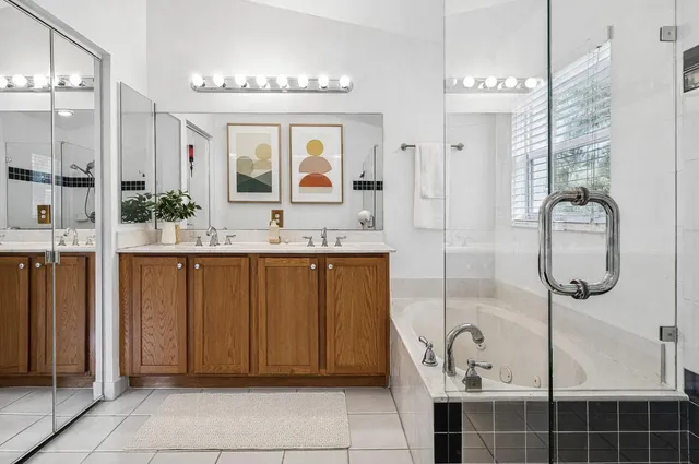 a view of empty room with wooden floor and ceiling fan