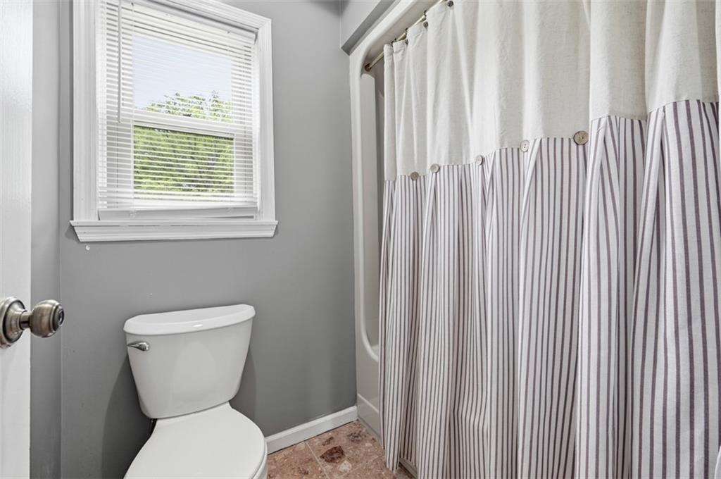 326 Quarry Road Washington, PA 15301 - Photo 29 of 50 Full tub
