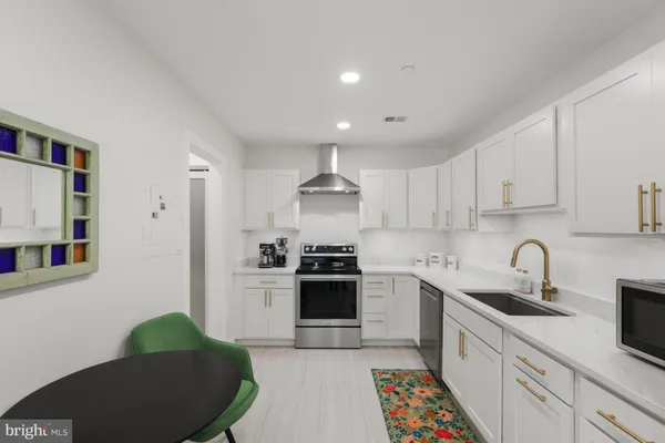 $585,000 | 1016 South Wayne Street, Unit T12, Arlington, VA 22204