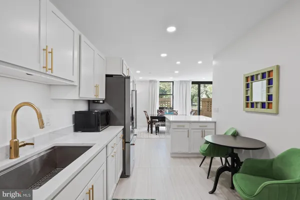 $585,000 | 1016 South Wayne Street, Unit T12, Arlington, VA 22204