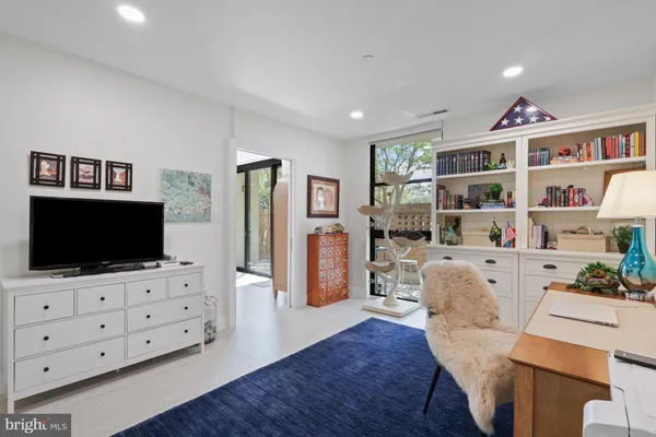 $585,000 | 1016 South Wayne Street, Unit T12, Arlington, VA 22204