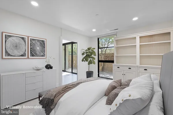 $585,000 | 1016 South Wayne Street, Unit T12, Arlington, VA 22204