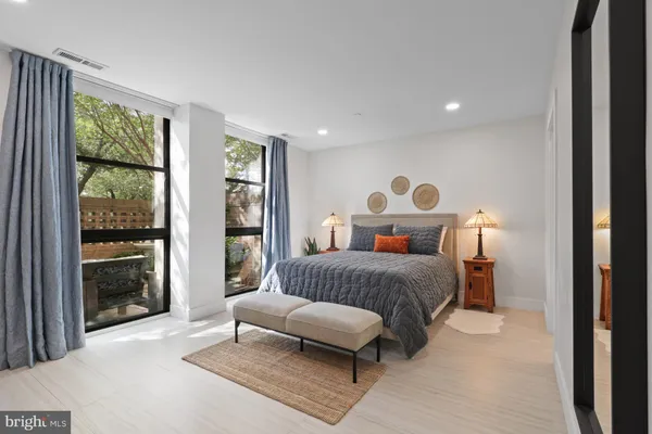 $585,000 | 1016 South Wayne Street, Unit T12, Arlington, VA 22204