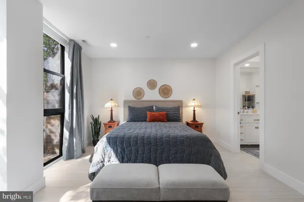 $585,000 | 1016 South Wayne Street, Unit T12, Arlington, VA 22204