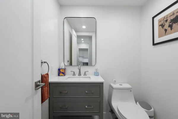 $585,000 | 1016 South Wayne Street, Unit T12, Arlington, VA 22204