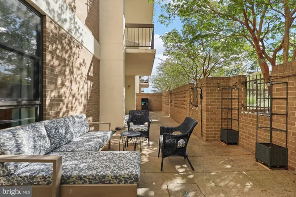 $585,000 | 1016 South Wayne Street, Unit T12, Arlington, VA 22204