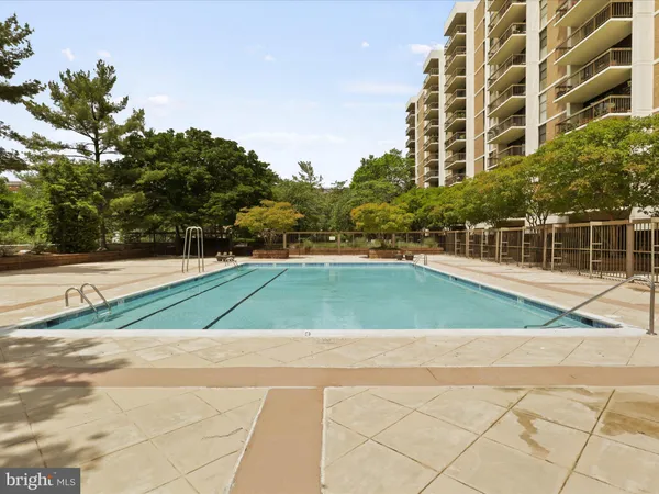 $585,000 | 1016 South Wayne Street, Unit T12, Arlington, VA 22204