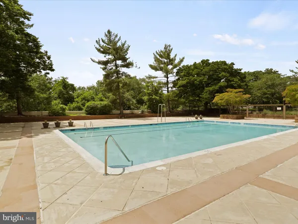 $585,000 | 1016 South Wayne Street, Unit T12, Arlington, VA 22204