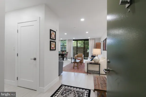 $585,000 | 1016 South Wayne Street, Unit T12, Arlington, VA 22204