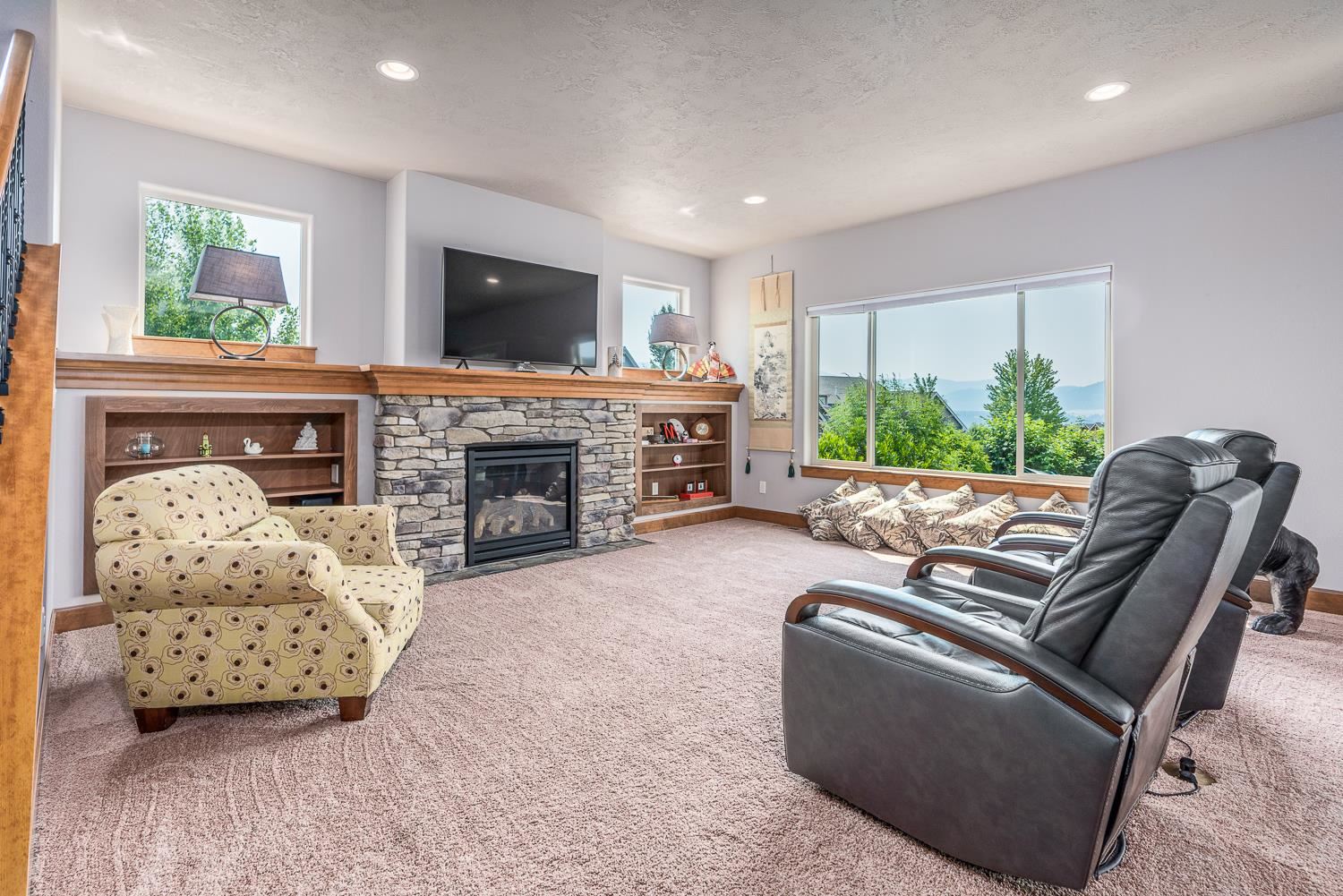 17724 East Daystar Road Spokane Valley, WA 99016 - Photo 4 of 43 Gallery Image 4