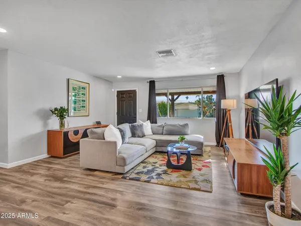 $647,000 | 3010 East Yucca Street, Phoenix, AZ 85028