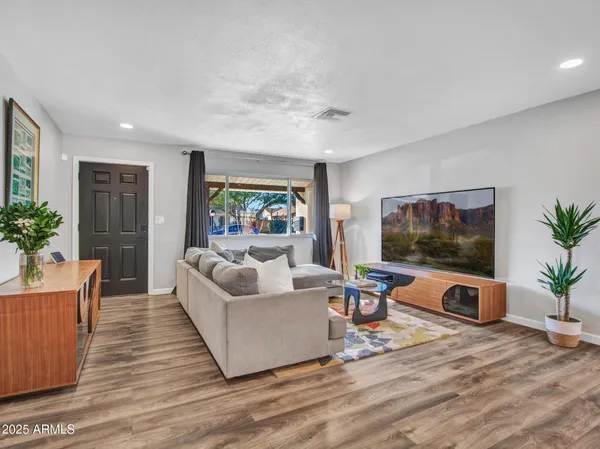 $647,000 | 3010 East Yucca Street, Phoenix, AZ 85028