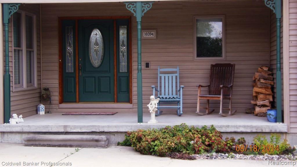 10394 East Potter Road Davison, MI 48423 - Photo 3 of 53 10394 Potter front porch.jpg