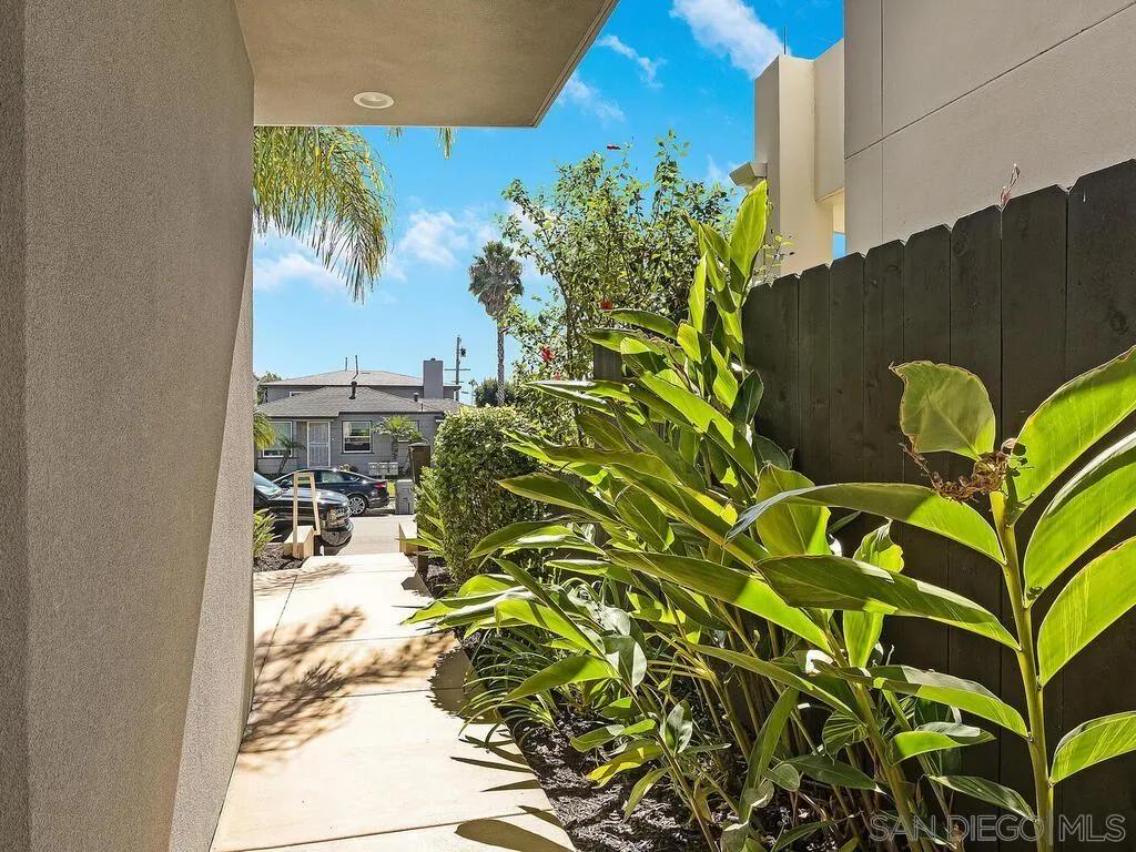 938 Opal Street San Diego, CA 92109 - Photo 3 of 70