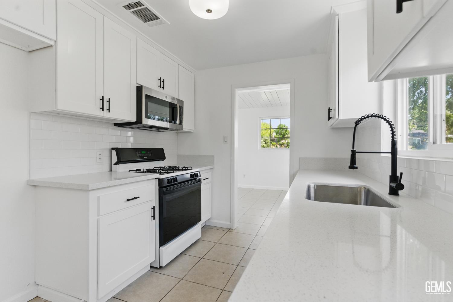 Undisclosed Address Bakersfield, CA 93305 - Photo 3 of 25 Gallery Image 3