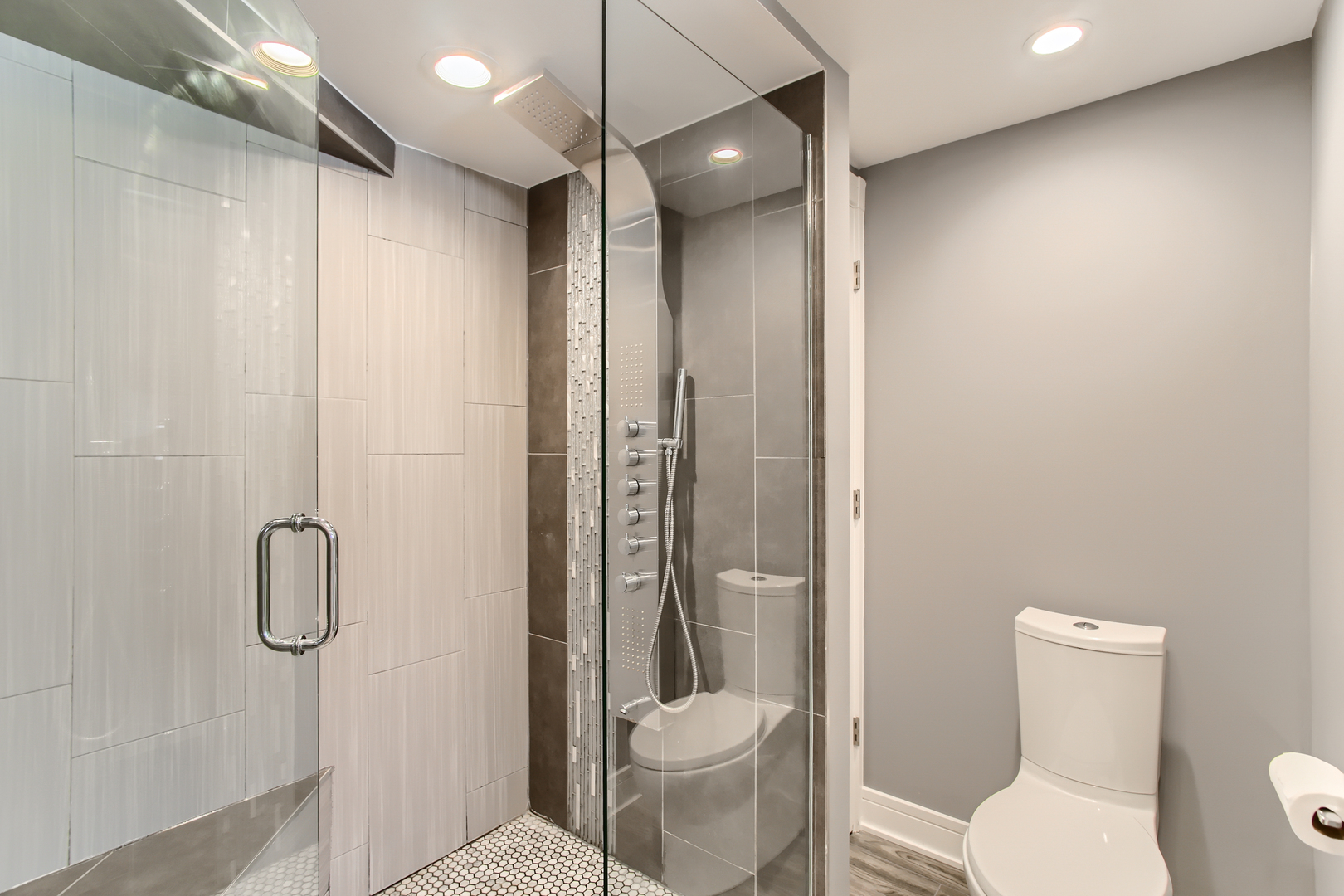 100 Highview Avenue Addison, IL 60101 - Photo 22 of 28 a bathroom with a toilet and a shower