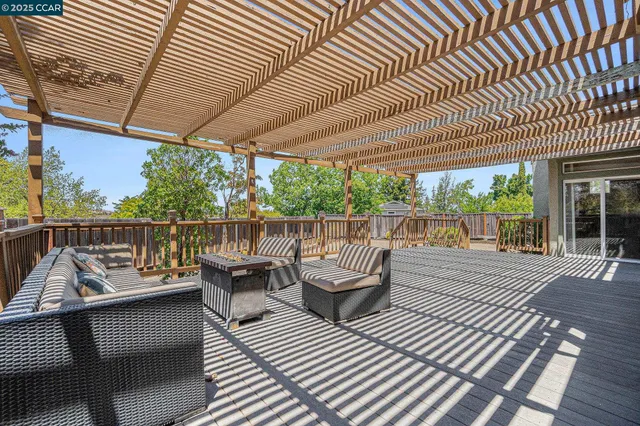 $1,300,000 | 121 St Nazaire Court, Martinez, CA 94553