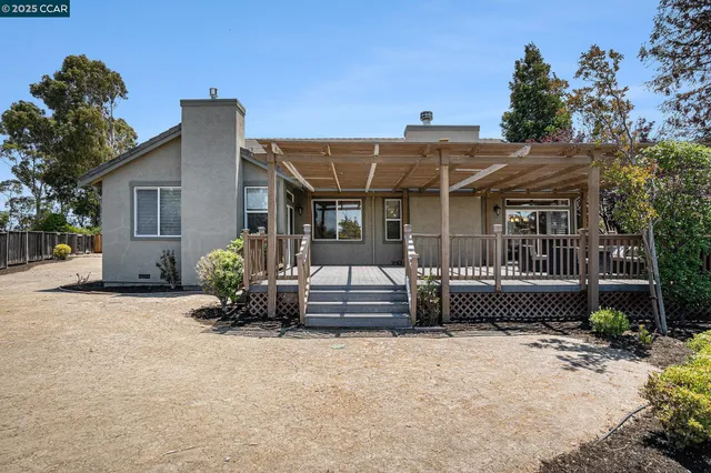 $1,300,000 | 121 St Nazaire Court, Martinez, CA 94553