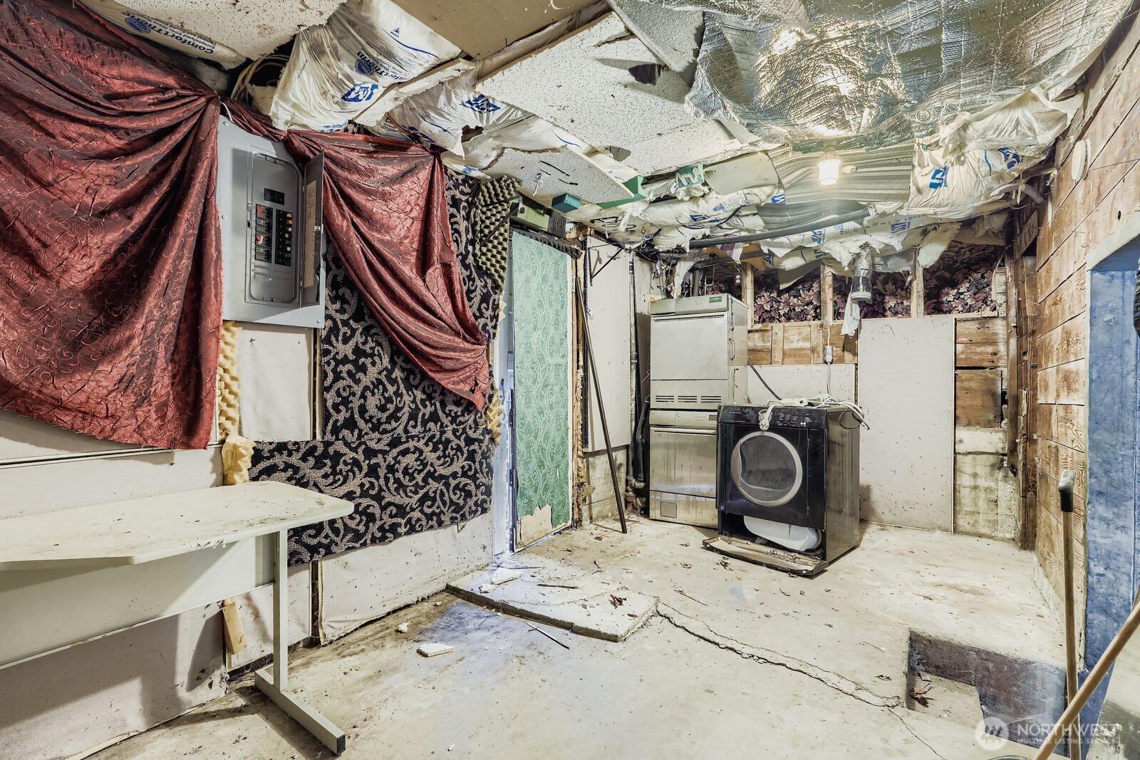 2814 South Grand Street Seattle, WA 98144 - Photo 18 of 23 a utility room with dryer and washer