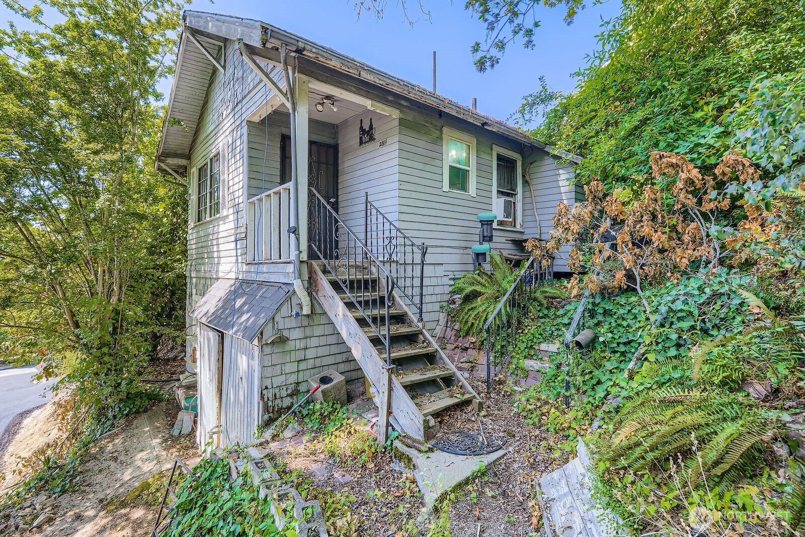 2814 South Grand Street Seattle, WA 98144 - Photo 2 of 23 a front view of a house with a garden