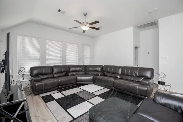 $2,700 | 31438 Vineyard Creek Drive, Fulshear, TX 77441