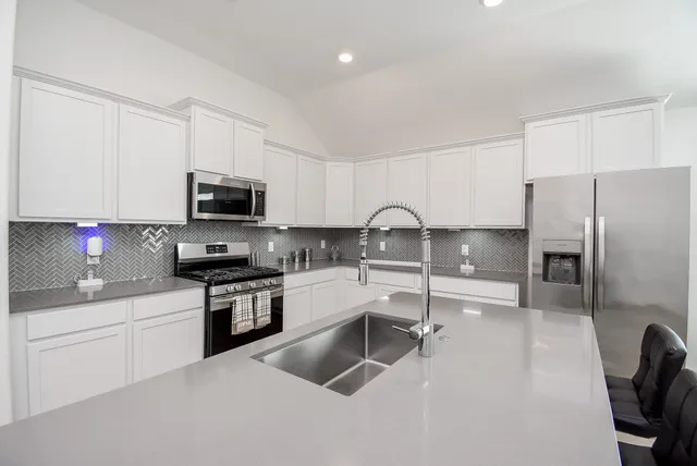 $2,700 | 31438 Vineyard Creek Drive, Fulshear, TX 77441