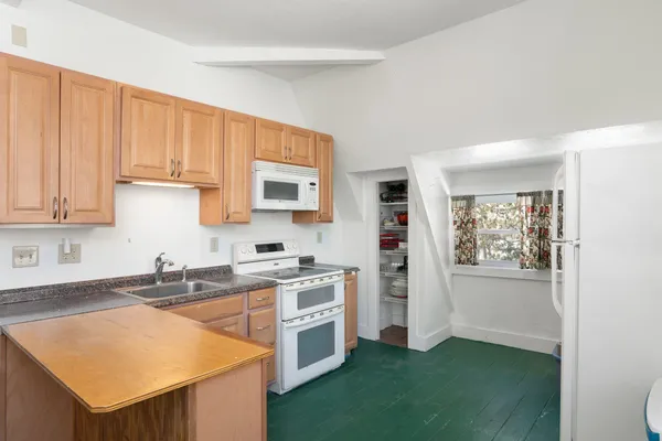 $550,000 | 72 Landmark Hill Drive, Brattleboro, VT 05301