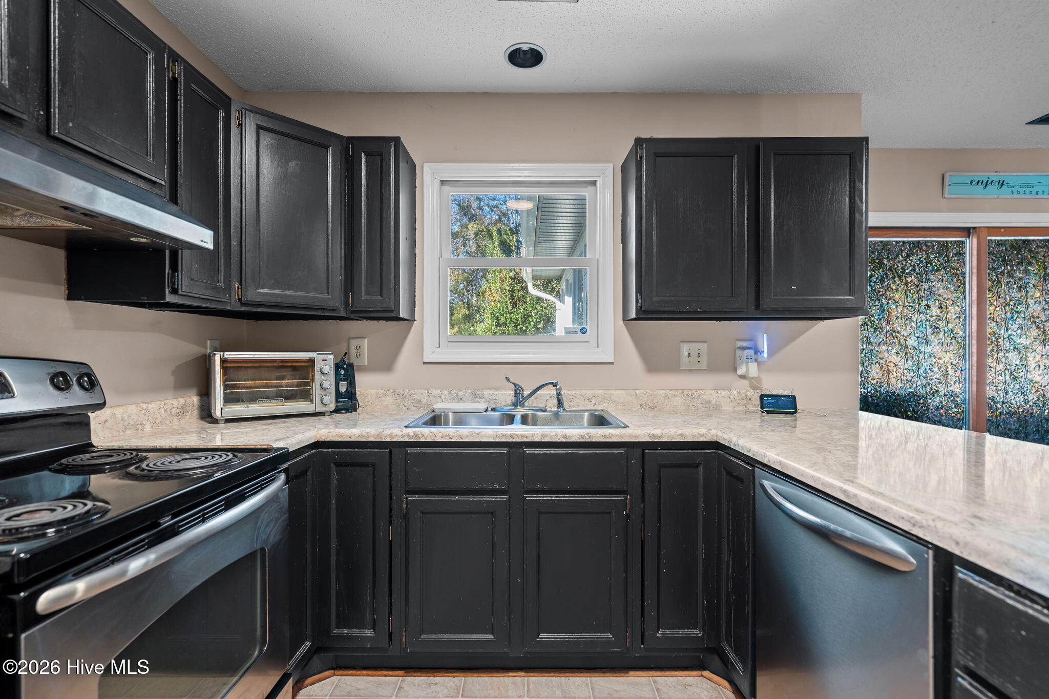 7005 Quail Woods Road Wilmington, NC 28411 - Photo 10 of 34 21-web-or-mls-DSC02306