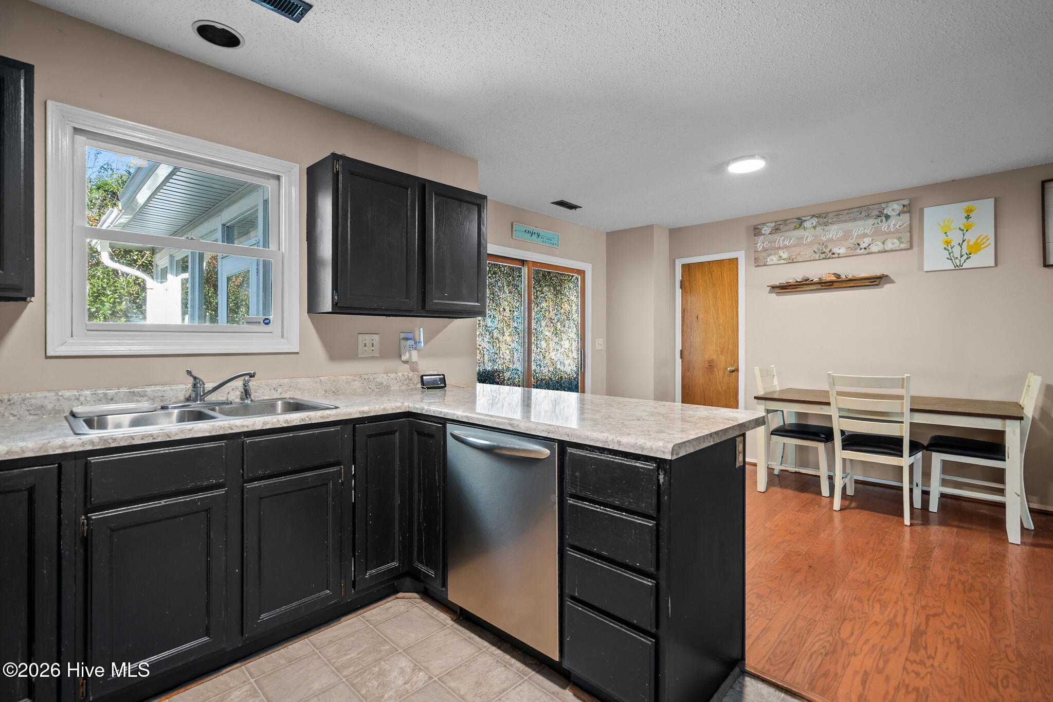 7005 Quail Woods Road Wilmington, NC 28411 - Photo 12 of 35 22-web-or-mls-DSC02309