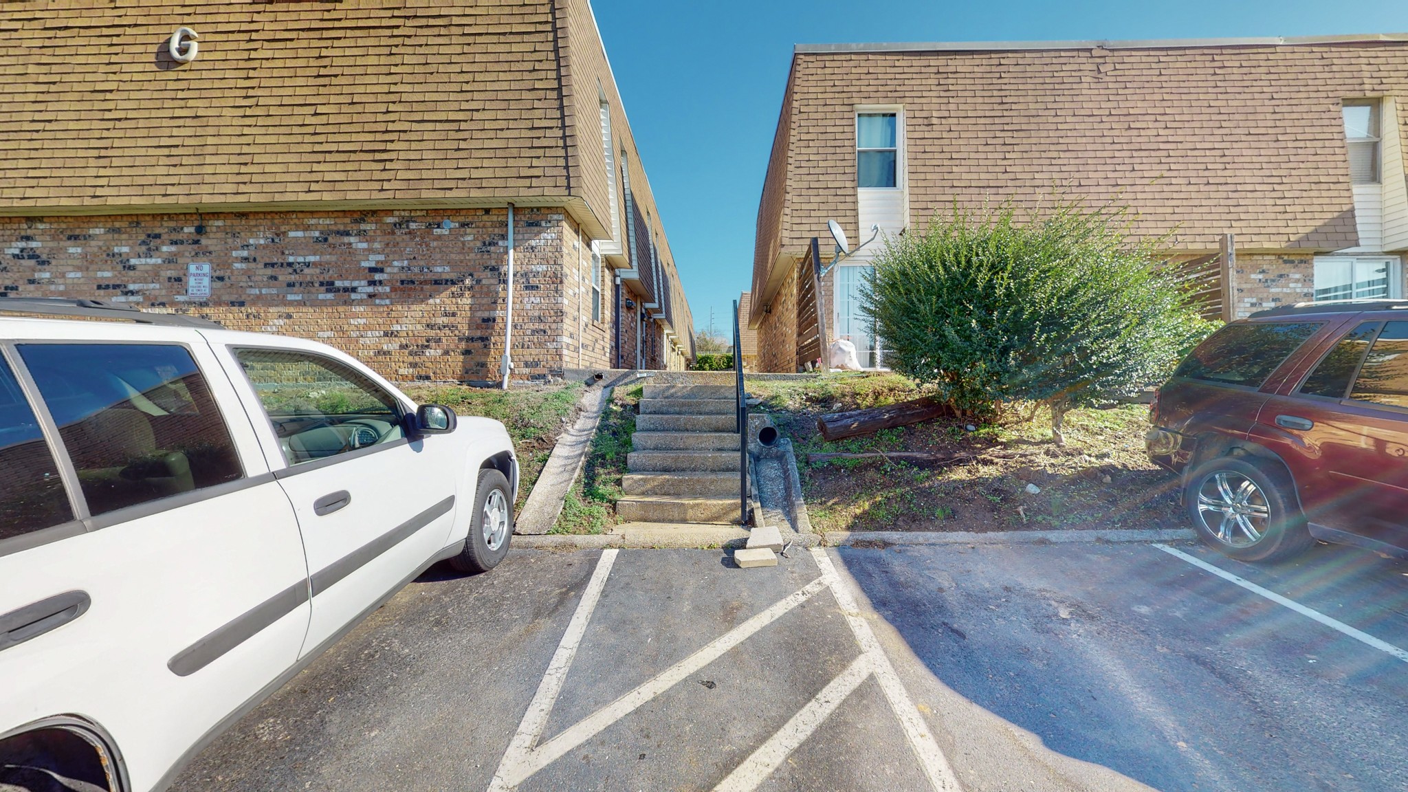 370 Wallace Road, Unit G3 Nashville, TN 37211 - Photo 28 of 30 a view of a street with cars