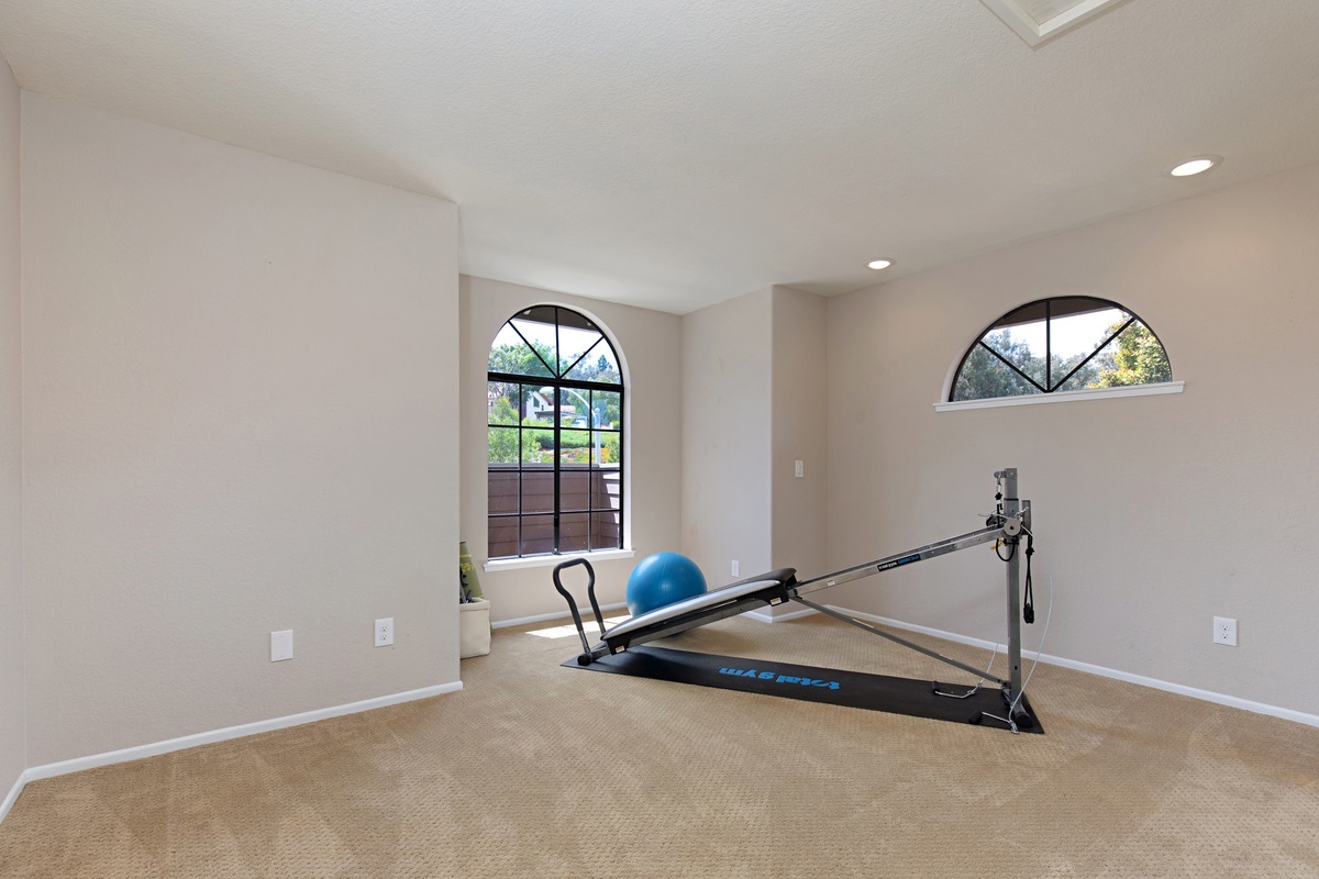 261 Via Palacio Encinitas, CA 92024 - Photo 17 of 25 Gallery Image 17
