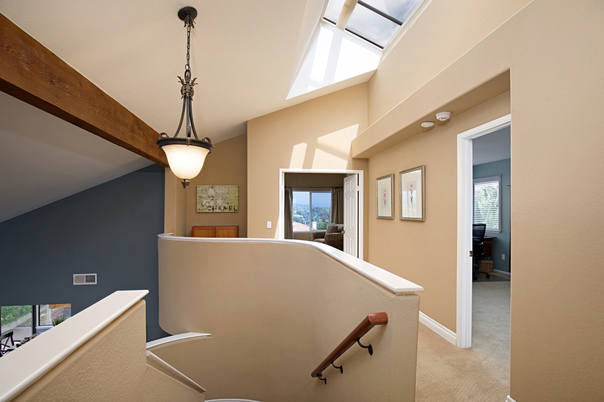 261 Via Palacio Encinitas, CA 92024 - Photo 19 of 25 Gallery Image 19