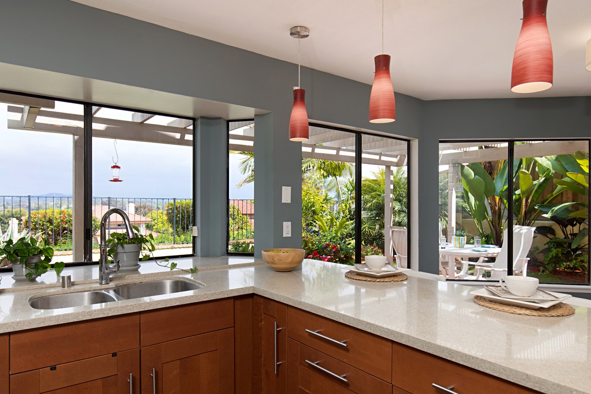 261 Via Palacio Encinitas, CA 92024 - Photo 10 of 25 Gallery Image 10