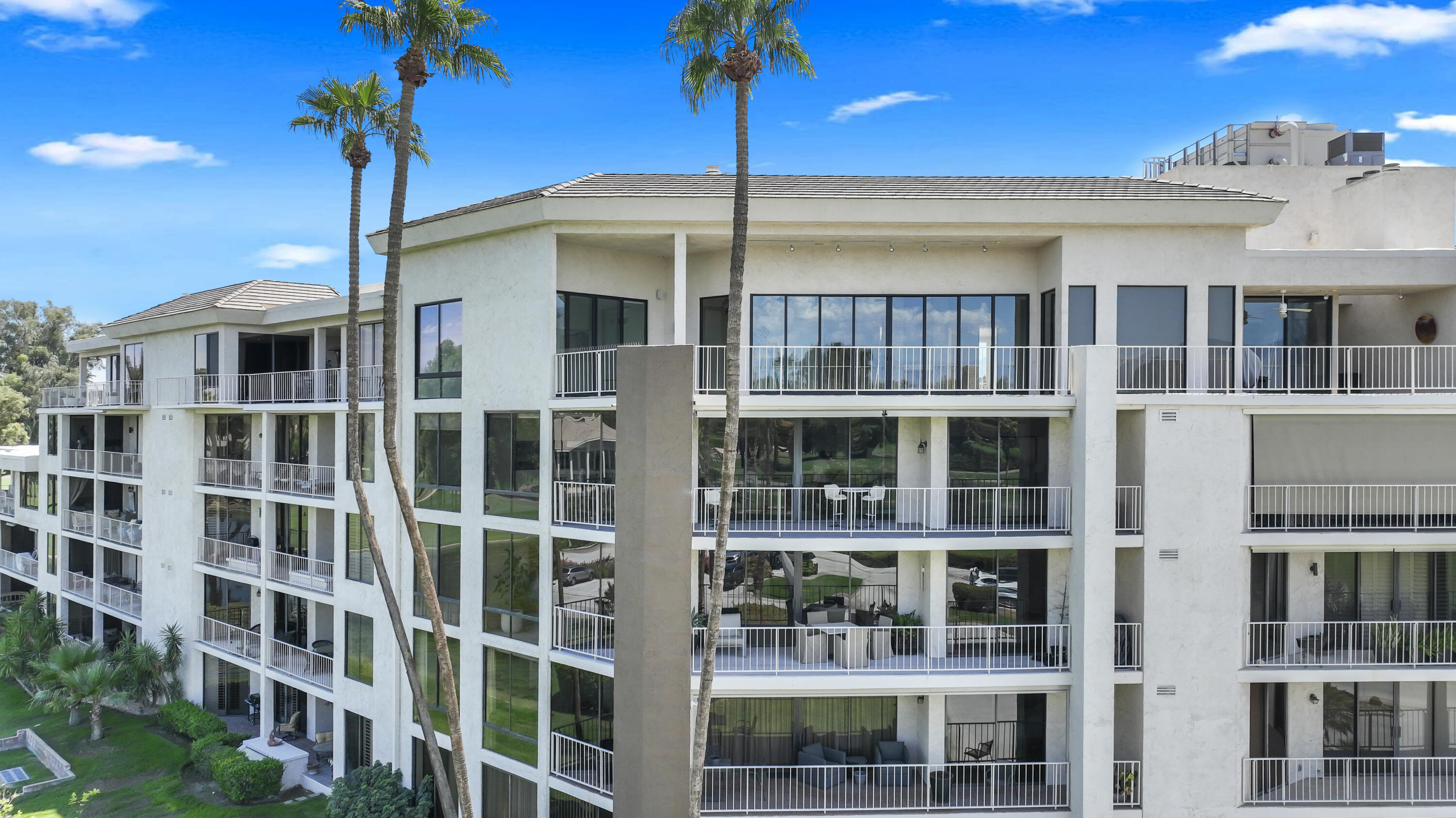 910 Island Drive, Unit 406 Rancho Mirage, CA 92270 - Photo 3 of 54 IslandDr910#1