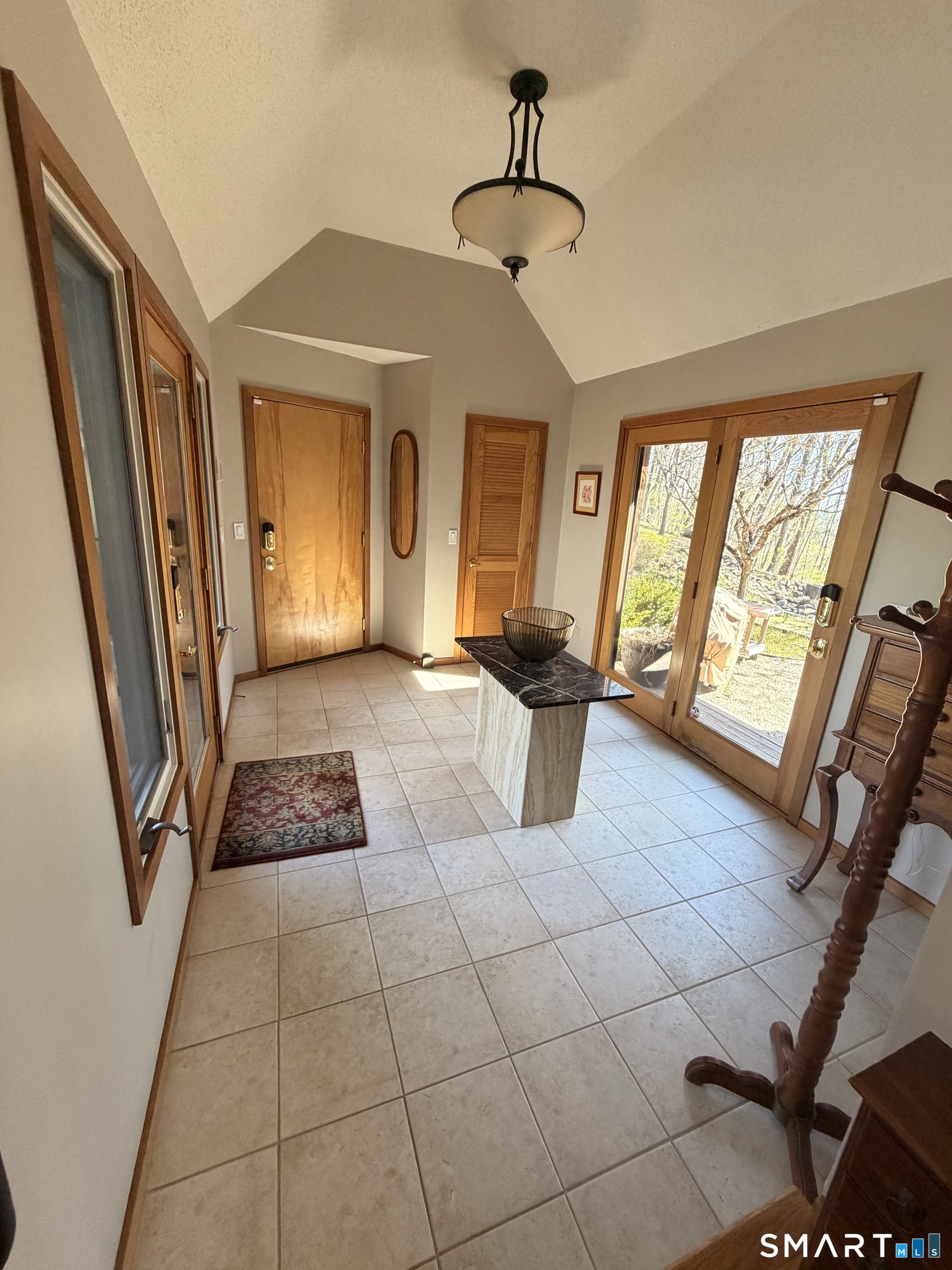 86 Washburn Road Canton, CT 06019 - Photo 10 of 40 Main level entry